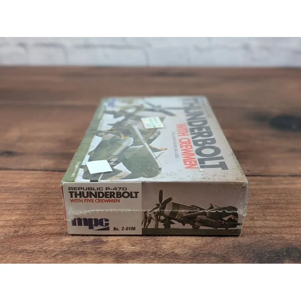 Sealed MPC Republic P-47D Thunderbolt WITH CREWMEN‎